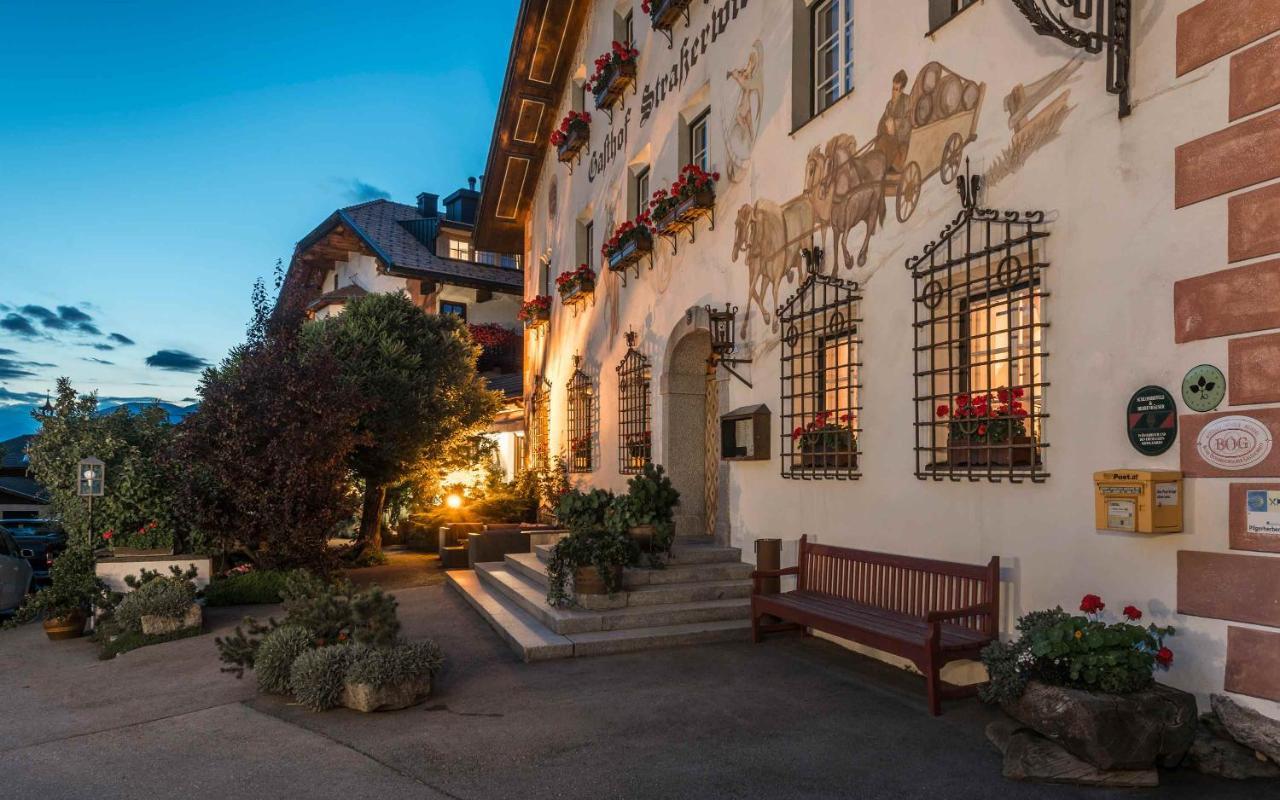 Strasserwirt - Ansitz Zu Tirol Strassen Exterior foto